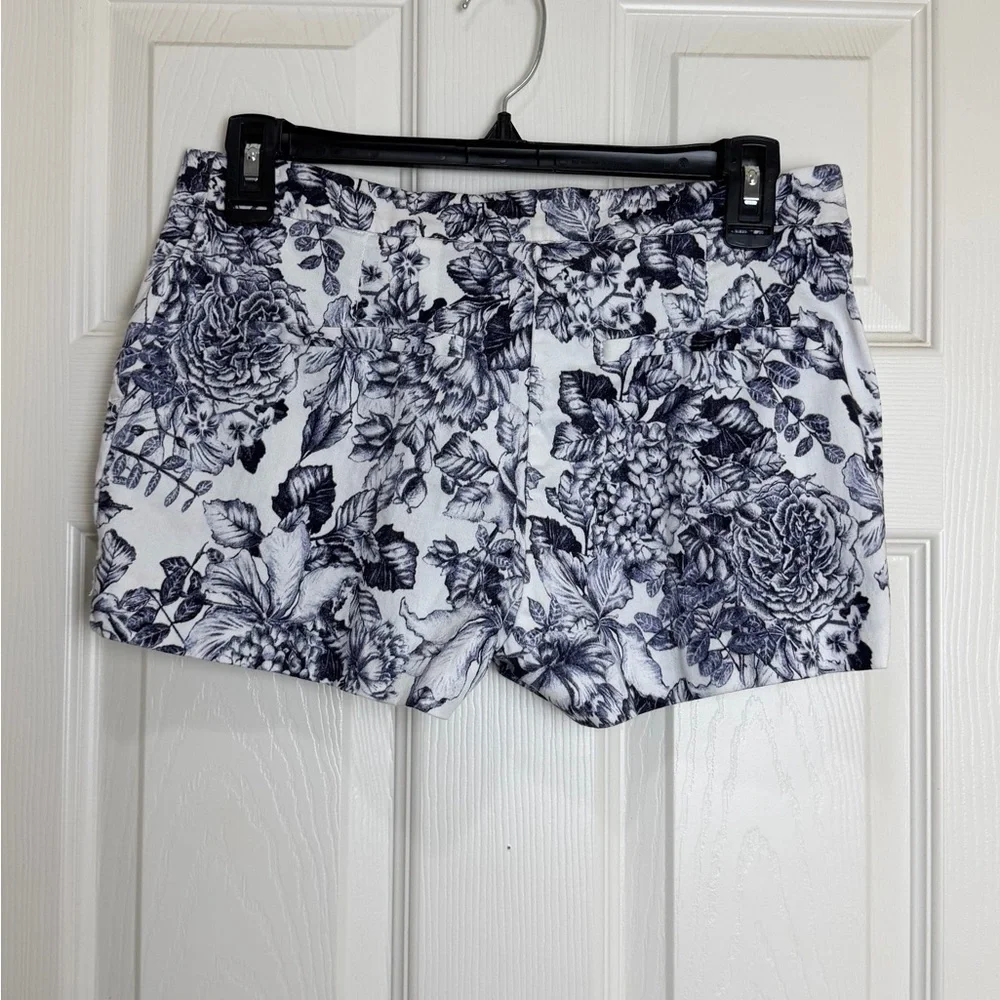H&M Black and White Floral Shorts size 6